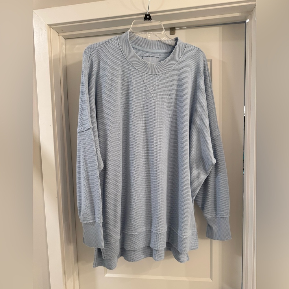 Women’s Waffle Knit Long Sleeve Top in a Size Large
